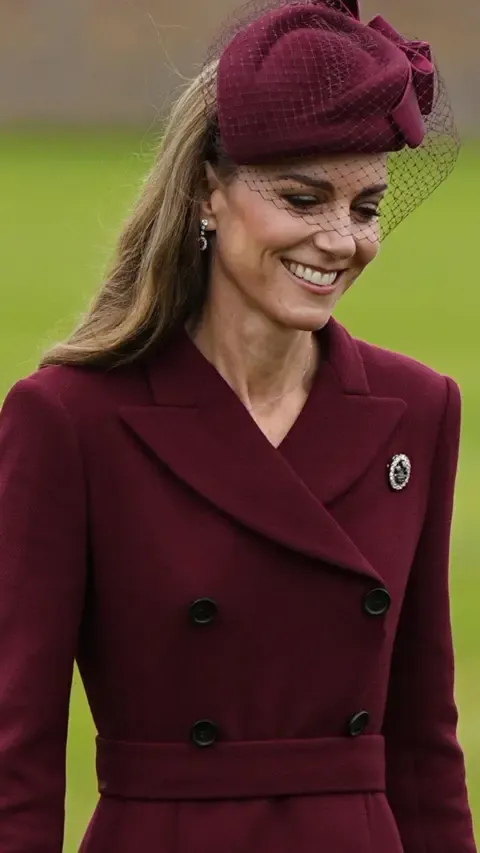 Melania’s Hat, Catherine’s Plumed Pin and Other Remarkable Looks So Far
